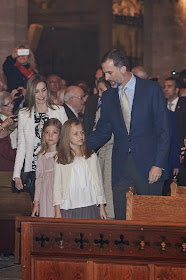 Royal Family Around the World: Spanish Royals Attend Easter Mass in ...